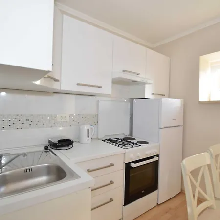 Classy And Modern Old Town Quarter דירה רוביני